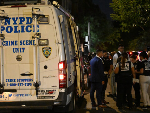 New yorkta silahli saldiri 12 yasindaki cocuk oldu epnBlgfv